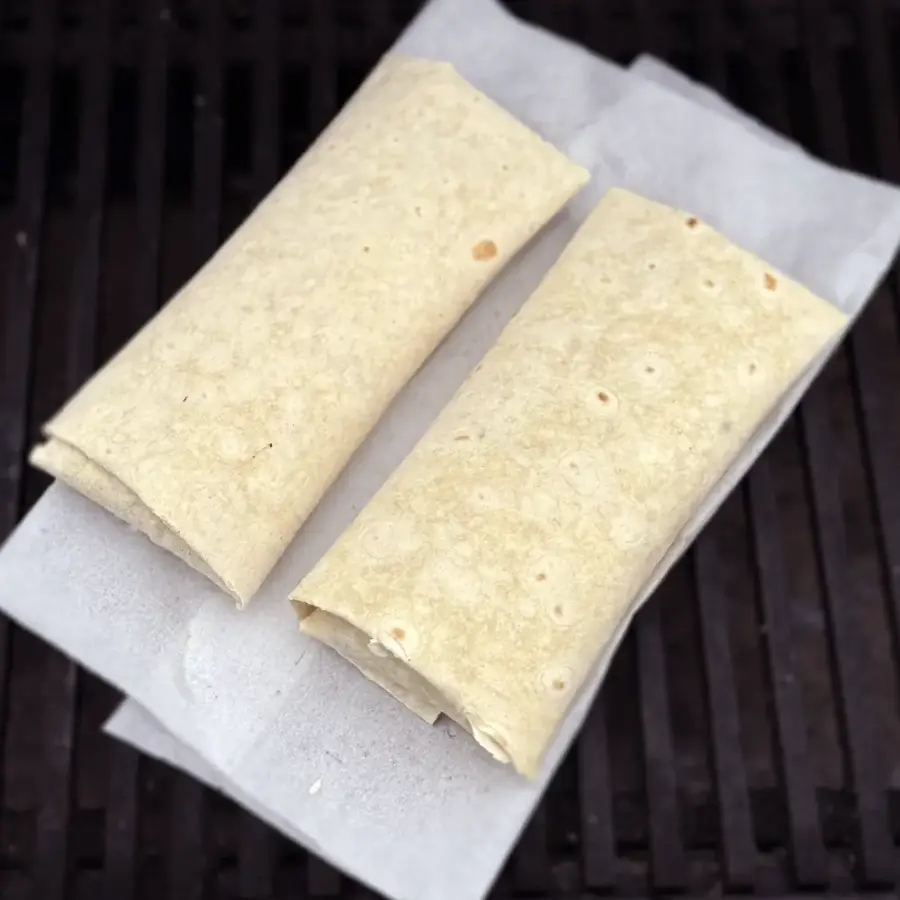 Лаваш з сулугуні, мацарелою та шпинатом